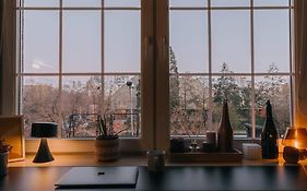 Etern Stays - Homy Apartment